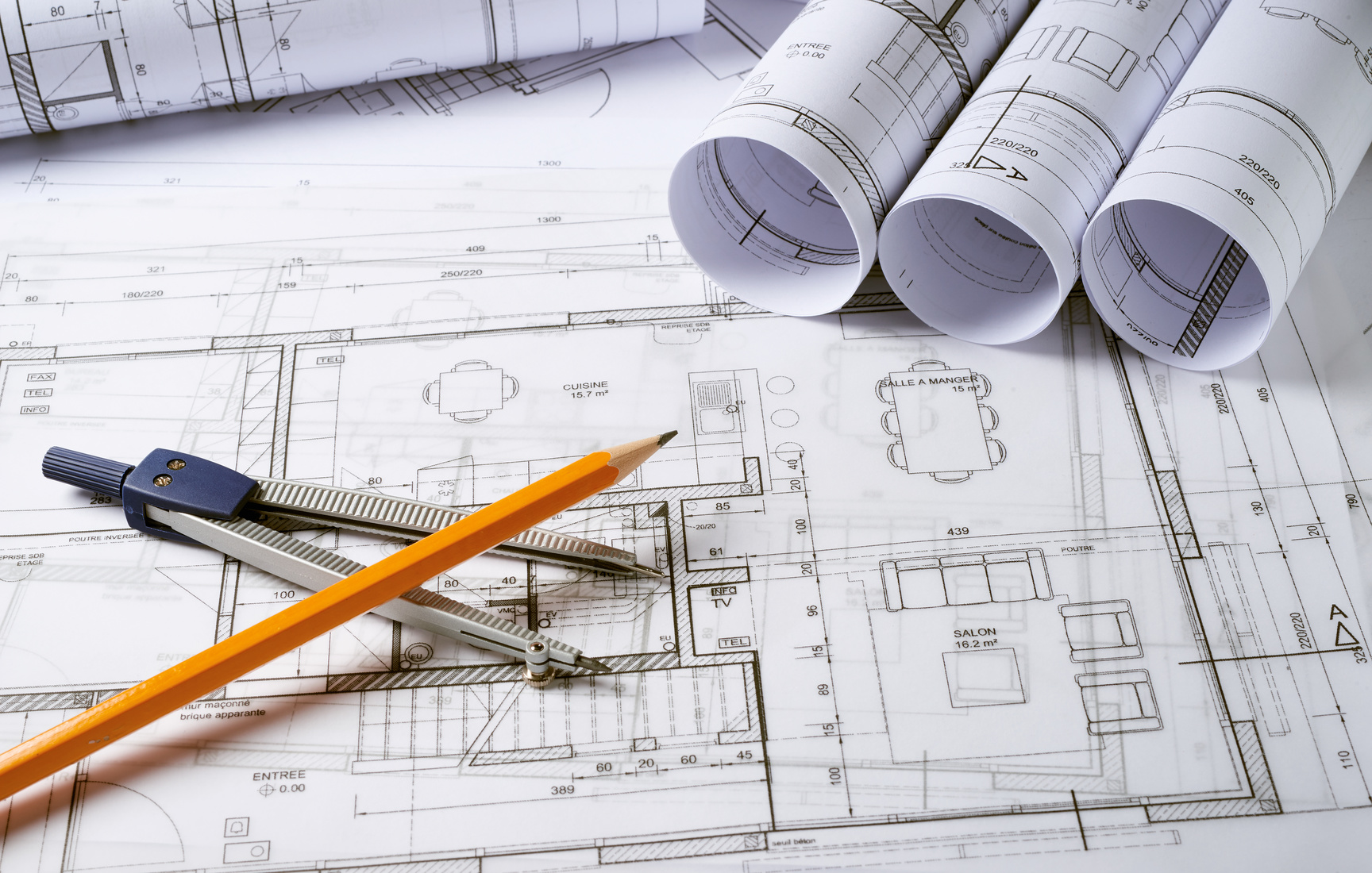 Dessin du bâtiment : plans, coupes, élévations et détails constructifs